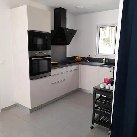 Les Iris Fleurs Des Pyrenees - Climatisation - Borne Vae